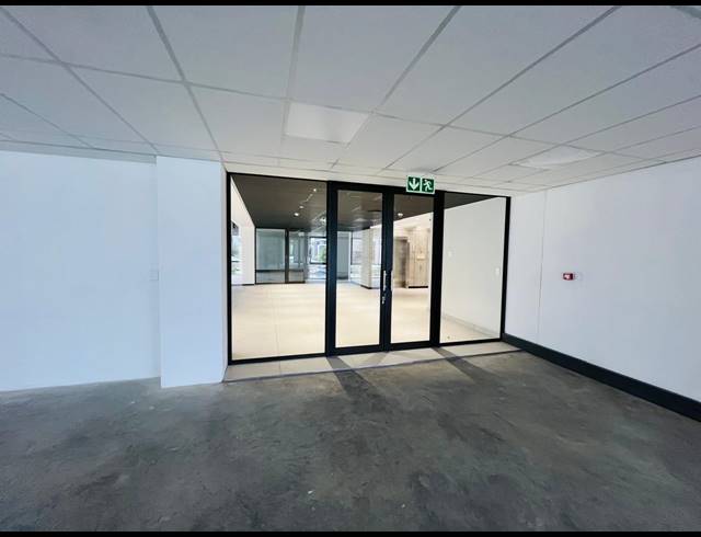 349M² OFFICE TO LET IN VORNA VALLEY